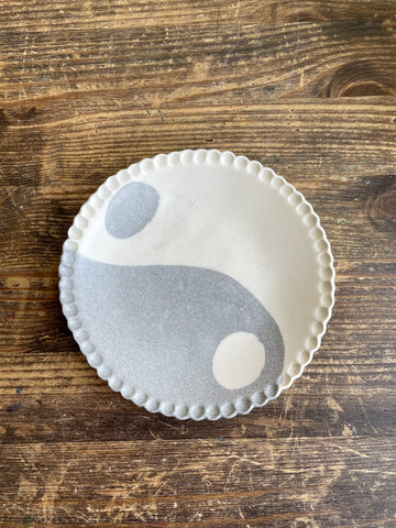 Contrast - Yin and Yang Dish